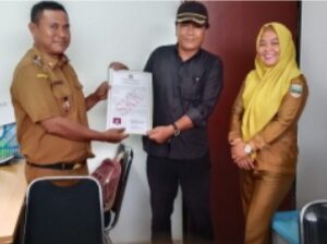 Kesbangpol Pesisir Barat Verifikasi Berkas Organisasi IWO Indonesia