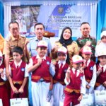 Wali Kota Eva Dwiana Serahkan Bantuan Pendidikan di SMPN 31 Campang Raya