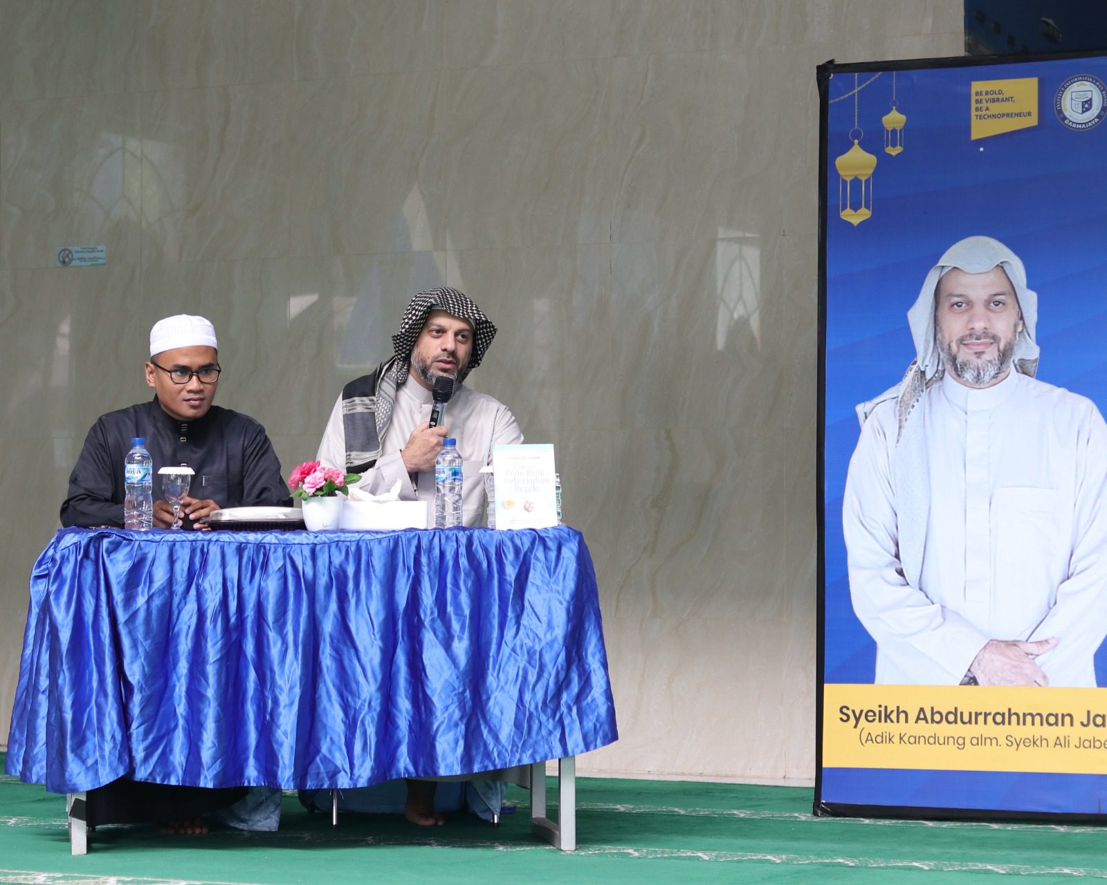 Tabligh Akbar Isra Mi’raj di IIB Darmajaya, Syeikh Abdurrahman Jaber Tekankan Pentingnya Shalat