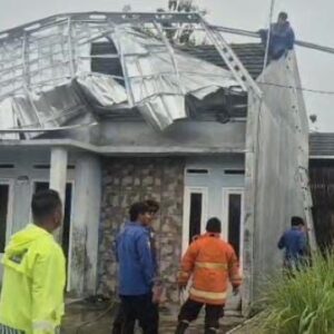 Angin Puting Beliung Rusak Sejumlah Rumah di Perumahan Lubuk Lestari Kalianda