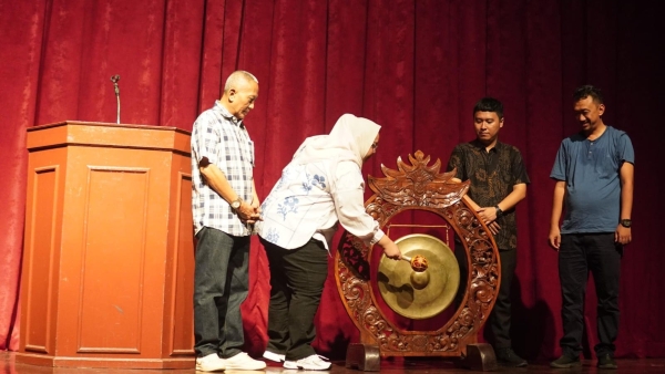 Hidupkan Nilai Budaya Bangsa, Mahasiswa PGSD STKIP PGRI Bandar Lampung Pentaskan Drama Kolosal