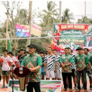 Bupati Pesisir Barat Buka Turnamen Bola Voli Semi Terbuka Piala Bupati 2026