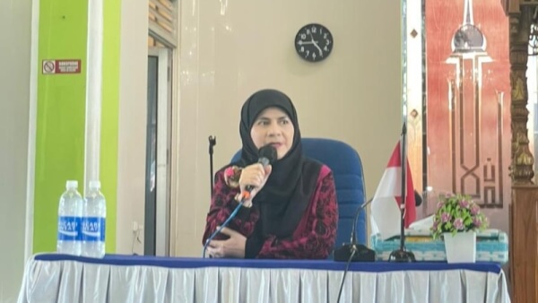 Cerdas Bermedia Sosial, Pesan Ustadzah Astri Ivo untuk Muslimah