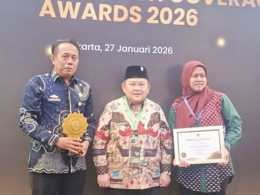 BPJS Kesehatan Anugerahkan UHC Award kepada Pemkab Pesisir Barat