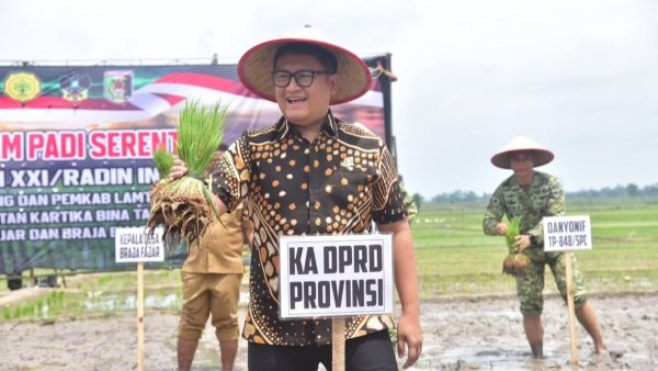 Ketua DPRD Lampung dan Forkopimda Tanam Padi di Lampung Timur, Perkuat Ketahanan Pangan Daerah