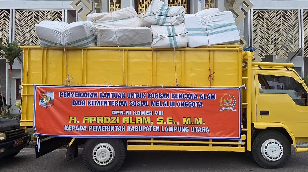 Anggota DPR RI Aprozi Alam Salurkan Bantuan Banjir ke Lampung Utara melalui Pemkab