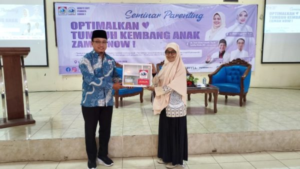 Hadapi Tantangan Era Digital, Komite SDIT Permata Bunda 1 Gelar Seminar Parenting
