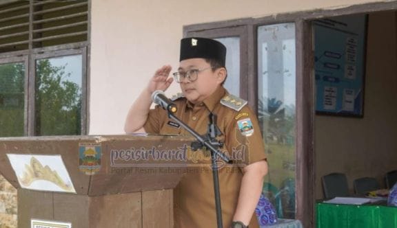 Wabup Pesisir Barat Pimpin Apel Gabungan di Kecamatan Ngaras