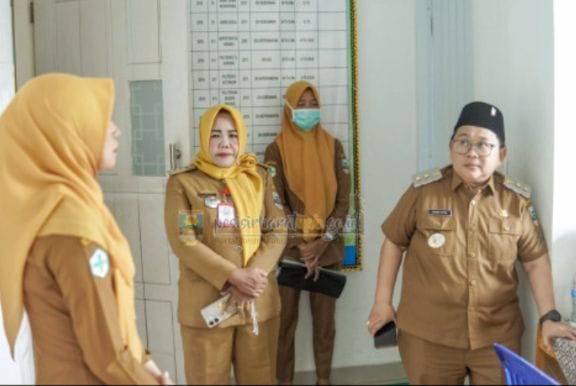 Wabup Pesisir Barat Tinjau Pelayanan Kesehatan di Puskesmas Ngaras