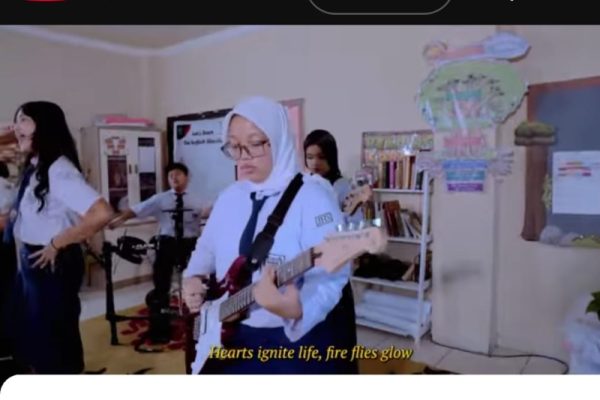 Band Pelajar SMP TMI The Eleonora Luncurkan Lagu “Chase the Stars”