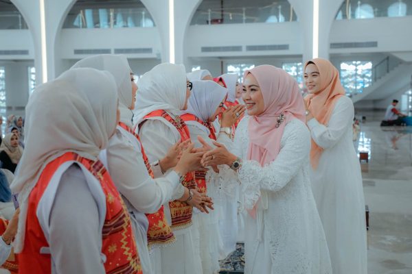 Safari Dakwah di Masjid Al Bakrie, Ketua TP PKK Lampung Ajak Ibu-Ibu Perkuat Akhlak Keluarga