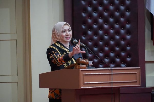 Purnama Wulan Sari Lantik Forum Literasi Daerah se-Lampung