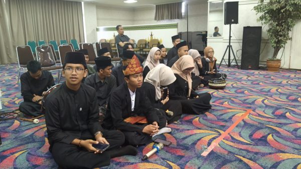 Lantunan Shalawat PRISMA Al Bakrie Semarakkan Pelantikan Ikadi di Balai Keratun