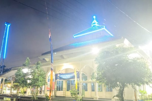 Cahaya Malam Hiasi Masjid Al Iman Gedong Meneng Jelang Bulan Suci