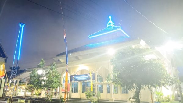 Cahaya Malam Hiasi Masjid Al Iman Gedong Meneng Jelang Bulan Suci