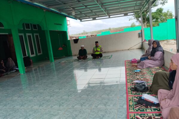Polantas Menyapa, Satlantas Polres Way Kanan Edukasi Ibu-Ibu Pengajian di Negeri Baru