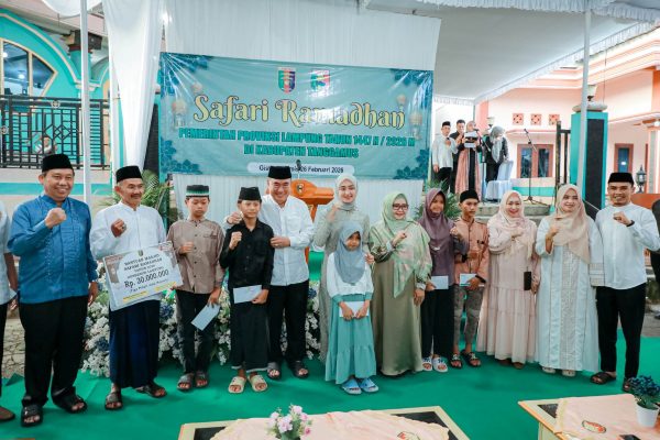 Safari Ramadan di Gisting, Wagub Jihan Nurlela Gelar Bazar Murah dan Serahkan Bantuan untuk Warga