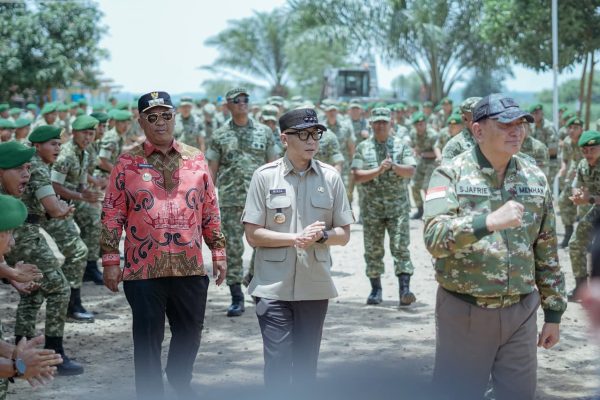 Gubernur Rahmat Mirzani Djausal Dampingi Menhan RI Tinjau Yonif TP 848/SPC di Lampung Tengah