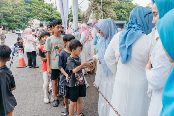 Kolaborasi PKK dan DWP Lampung Warnai Ramadan dengan Aksi Sosial Berbagi Takjil