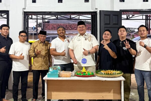 Garasi Mokas Resmikan Showroom Ketiga, Bagikan Takjil untuk Masyarakat