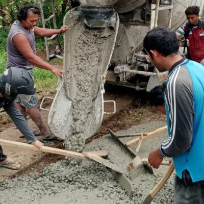 Warga Gotong Royong Buka Akses Jalan Baru Terusan Raden Gunawan I di Desa Kurungan Nyawa