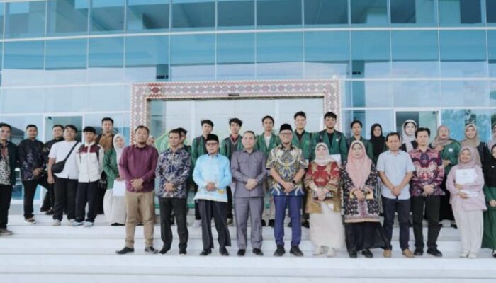 Ahmad Bastian Beri Bantuan Pendidikan, Mahasiswa UIN RIL Diminta Fokus Raih IPK Tinggi