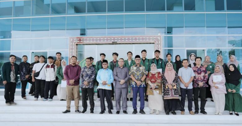 Ahmad Bastian Beri Bantuan Pendidikan, Mahasiswa UIN RIL Diminta Fokus Raih IPK Tinggi