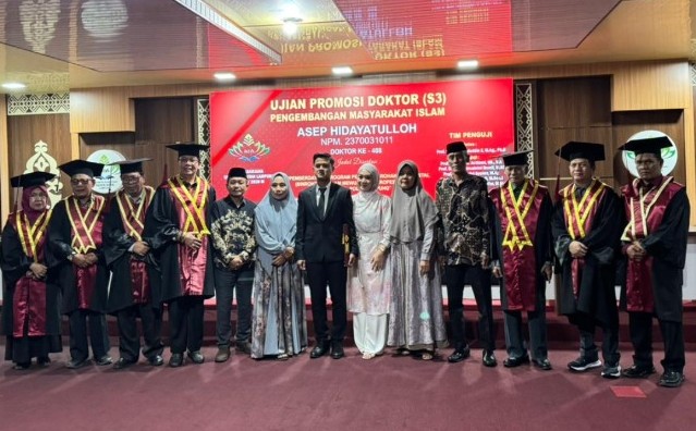 Di Balik Toga Merah, Lahir Doktor Termuda UIN RIL dengan Summa Cumlaude