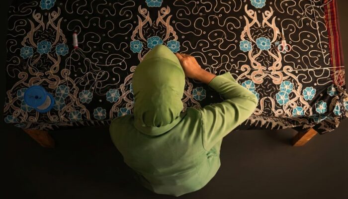 Dari Puskesmas ke Tapis: Ketekunan Asri Menjaga Warisan Lampung dan Menggerakkan Ekonomi Keluarga