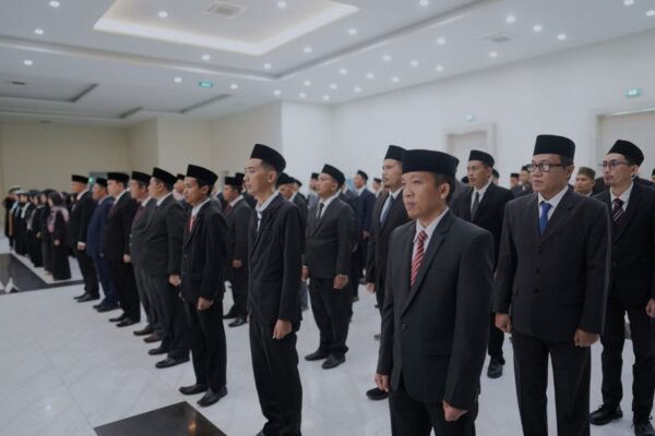 Rektor UIN RIL Lantik Kepala Pusat serta Ketua dan Sekretaris Program Studi