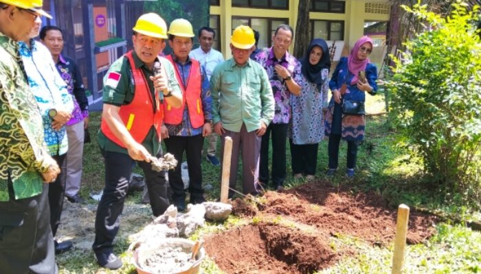 Ketum Bustami Zainuddin Pimpin Peletakan Batu Pertama Gedung Sekretariat IKA FKIP
