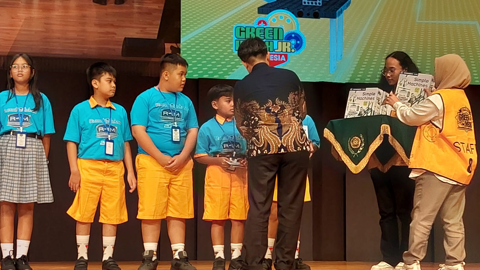 Tampil Gemilang di Bandung, Siswa SD Sint Yoseph Kabanjahe Bawa Pulang Honorable Mention
