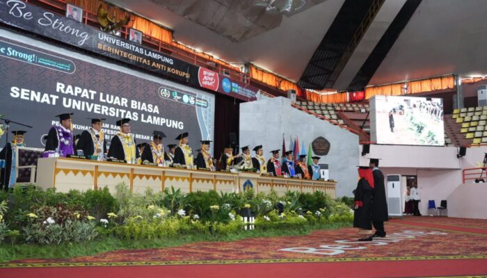 Unila Resmi Kukuhkan Dua Guru Besar Baru