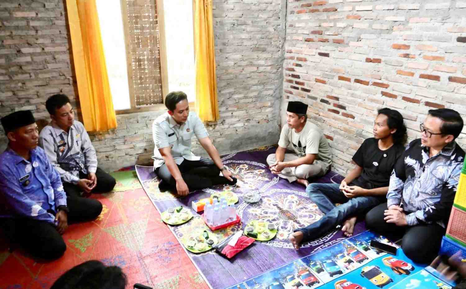 Bupati Egi Beri Harapan Baru untuk Aji, Korban Penipuan Kerja yang Pulang Penuh Luka