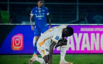 Dari Bhayangkara FC vs Persib: Helm Hilang, Amarah Ruang Ganti, Sampai Murka Suporter Tuan Rumah