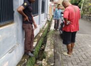 Ketua RT 007 Gedong Meneng Tinjau Fasilitas Umum Rusak di Perum Bumi Puspa Kencana