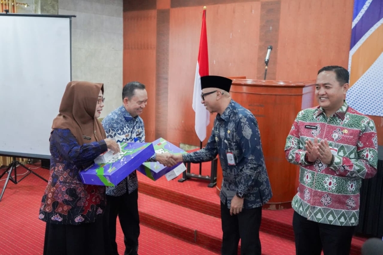 Apresiasi Kepala Sekolah Berprestasi, Gubernur Lampung Dorong Peningkatan Akses ke PTN