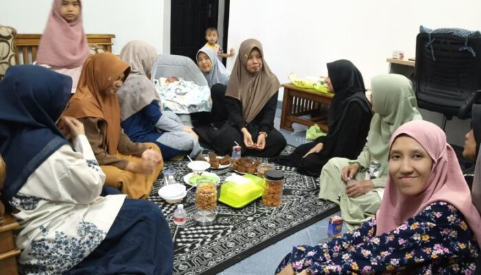 Ibu-Ibu Warga Bumi Puspa Kencana dan Kencana TigaLima Jenguk Kelahiran Putra Ketiga Keluarga Anang-Nova