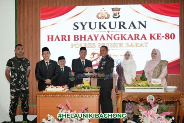 Hari Bhayangkara ke-80, Bupati Dedi Irawan Tekankan Pentingnya Kolaborasi Jaga Stabilitas Pesisir Barat